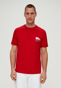 s.Oliver MIT FRONTPRINT - T-shirt imprimé - preiselbeere