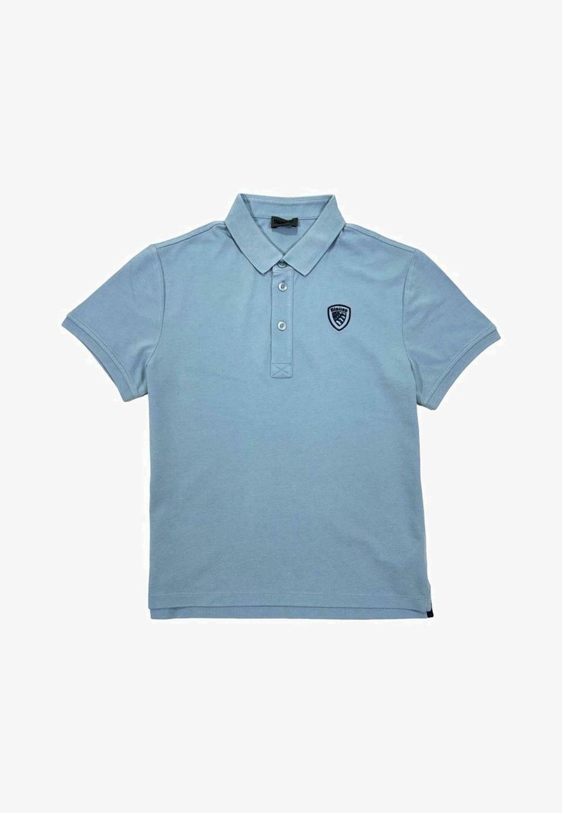 Polo bleu clair en coton. Doté d'un col, d'une patte à trois boutons, et d'un écusson logo bleu foncé sur le côté gauche de la poitrine. Manches courtes.