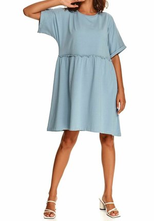 Robe courte à manches courtes bleu clair avec un col rond, une taille cintrée et une jupe évasée. Confectionnée en tissu doux et lisse avec une texture subtile.
