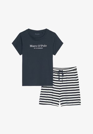 Navyblaue Baumwoll-T-Shirts mit weißer "Marc O'Polo"-Schrift, kombiniert mit weißen Shorts mit navyblauen horizontalen Streifen und einem Kordelzugbund.