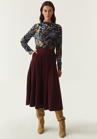 TATUUM GRENADA - Áčková sukně - red