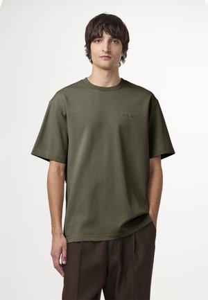 NAT LOGO - Basic T-shirt - capers