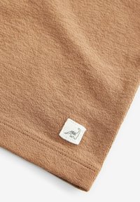 Next SHORT SLEEVE HENLEY NECK -REGULAR FIT - T-shirts print - tan brown