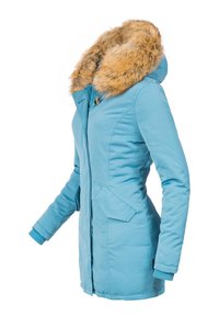 Jasnoniebieska, ocieplana parka z kapturem z sztucznego futra, bocznymi kieszeniami i ściągaczami przy rękawach. Gładka struktura i design sięgający do połowy uda.
