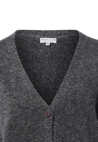 Grau Wollcardigan mit V-Ausschnitt, ausgestattet mit einer einzelnen braunen Knopfverschluss an der Vorderseite und einem weichen, strukturierten Stoff.