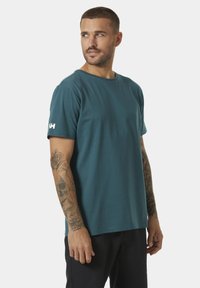 Helly Hansen SHORELINE  - Camiseta estampada - dark creek
