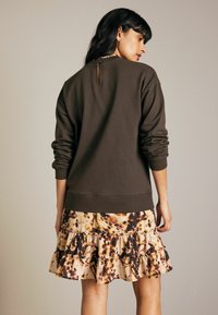 Next PRINTED LAYERED - Rochie de zi - chocolate brown swirl