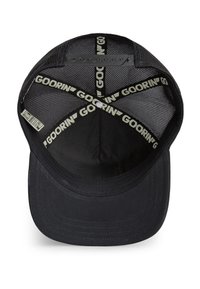 Melnā beisbola cepure ar gludu, vienkrāsainu auduma ārpusi un režģa iekšpusi. Iekļauj zīmolu elastīgo joslu ar "GOORIN" rakstu un snapback aizdari.