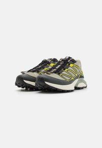 Salomon Sportstyle XT PATHWAY 2 UNISEX - Sportcipő - seagrass/black/blazing yellow
