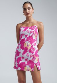 BWLDR JACLYN MINI - Denní šaty - hot pink jacquard