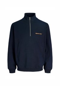 Tumedat sinine pluus neljanda tõmbluku ja soonikkoes varrukatega ning hemiga. Vasakul rinnal on oranž tikandtekst. Pehme tekstuur.