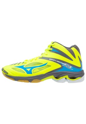 Hellgelber High-Top-Sportschuh mit blauen und grauen Akzenten, Netzpaneelen und einer dicken Sohle mit der Aufschrift "Wave Lightning Z3."