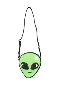Piccolo borsello a tracolla a forma di volto di alieno verde con grandi occhi neri e un piccolo sorriso, dotato di una tracolla nera regolabile.