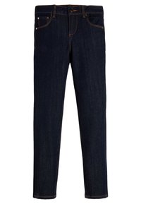 Pantalones vaqueros de mezclilla oscura con un corte ajustado, diseño de cinco bolsillos y detalle de costuras naranjas a lo largo de las costuras y bolsillos. Sin desgastes visibles ni adornos.