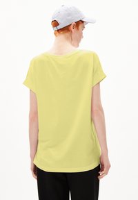 ARMEDANGELS IDAARA - T-Shirt basic - armedangels yellow light
