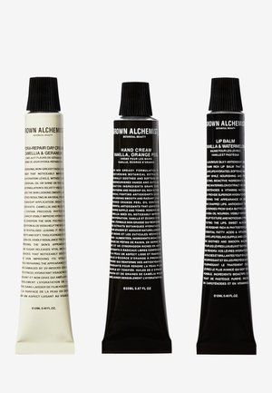 AMENITY KIT - Skincare set - -