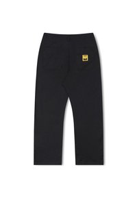 Pantalon en coton noir à coupe droite, doté de deux poches arrière et d'une étiquette de marque jaune sur la poche droite.
