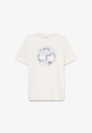 T-shirt bianca in cotone con maniche corte. Presenta una grafica di una montagna blu e un paesaggio all'interno di un design testuale circolare. Retro semplice.