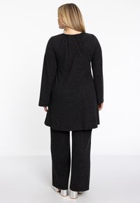 YOEK MIT KETTENDETAIL - Tunique - grey