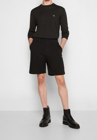 Vivienne Westwood Stickad tröja - black