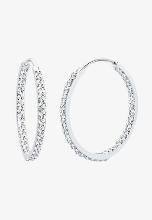 Sølv hoops øreringe med en poleret overflade og en række klare sten sat langs forkanterne, med en hængslet lukning.