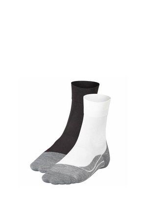 Paar knöchellange Socken mit grauen Zehen und Fersen, ein Socken weiß und der andere schwarz, auf weißem Hintergrund dargestellt.