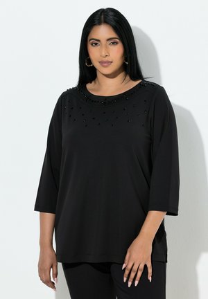 - Bluzka z długim rękawem