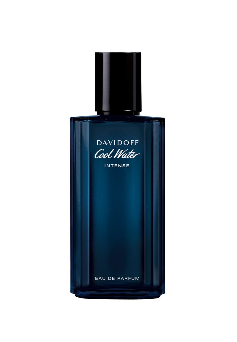 Ciemnoniebieska prostokątna szklana butelka z czarną nakrętką, na której widnieje białym drukiem napis "DAVIDOFF Cool Water Intense" oraz "Eau de Parfum".