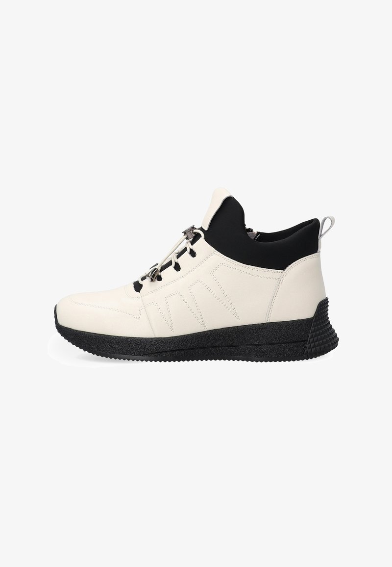 Weißes Leder-Hochschuh mit schwarzen Akzenten, strukturiertem schwarzen Gummisohle und metallischen Schnürhardware. Verfügt über ein glattes Obermaterial und einen gepolsterten Kragen.