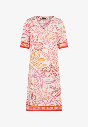 Witte jurk tot op de knie met roze, oranje en rode bladpatronen, korte mouwen, V-hals en decoratieve randen op de mouwen en zoom.