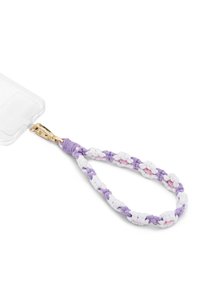 Correa para teléfono hecha de tela trenzada en púrpura, blanco y rosa; cuenta con un clip metálico dorado para sujetarla a la funda del dispositivo.