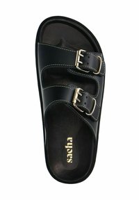 Zwarte leren sandalen met twee verstelbare gespen, een gestructureerde voetbed en een soepele zool met contrasterende stiksels.