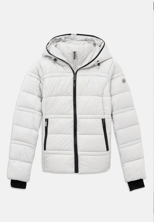 Lichtgrijze gewatteerde hoodie met zwarte rits, ritszakken en nauwsluitende manchetten op een witte achtergrond.