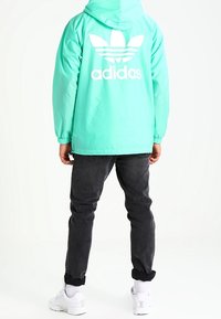 adidas Originals Vindjacka - light green