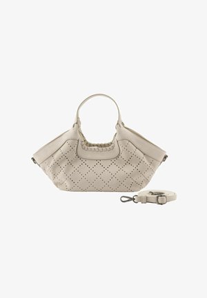 Beige Handtasche mit diamantförmigem Perforationsmuster, geflochtenem Griffdetail und abnehmbarem, passenden Schulterriemen mit Metallverschlüssen.