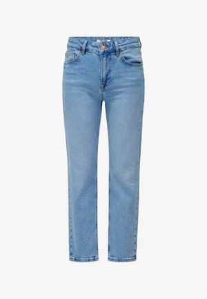 Jeans de mezclilla azul claro con un diseño de pierna recta, cinco bolsillos y cierre de botón. La tela es suave con ligeras variaciones en la textura.