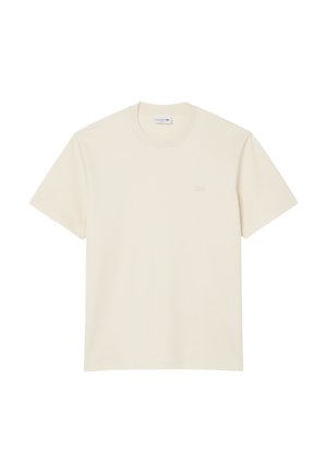 Camiseta de algodón color crema con mangas cortas, cuello redondo y un logo bordado sutil en el pecho. Textura suave, corte clásico.