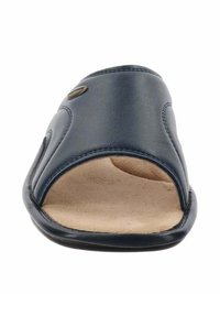 Infradito in pelle blu navy con design open-toe, superficie liscia, soletta color beige chiaro e dettagli di cucitura discreti.