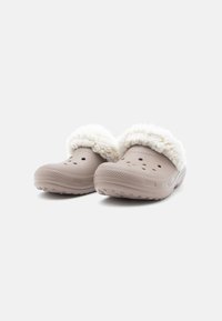 Crocs CLASSIC UNISEX - Natikače - latte