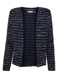 Cardigan ouvert bleu marine avec des rayures horizontales texturées en gris, blanc et bleu, doté de manches longues et de petites poches zippées.