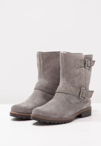 Pier One Botines camperos - grey