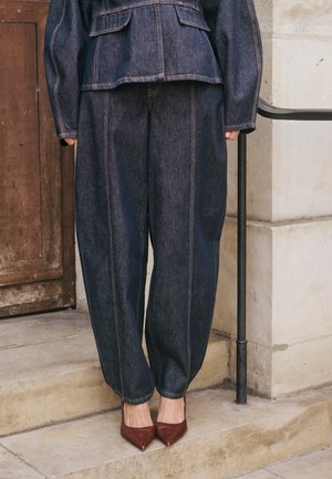 KBEVETTE  - Bő szabású farmernadrág - dark blue denim