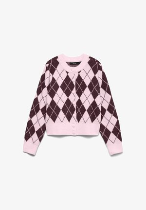 Rožinės ir tamsiai rudos argyle rašto megztinis su ilgomis rankovėmis, raukinėta apykakle ir priekiniais mygtukais; minkšta tekstūra ir trumpas siluetas.