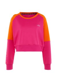 Bauern Sweatshirt mit pinkem Körper und orangefarbenen Raglanärmeln. Glatte Textur mit geripptem Saum. Fila-Logo in Weiß auf der Brust.