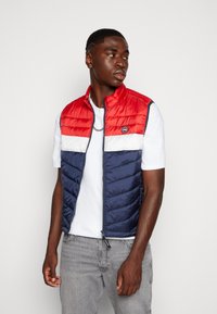 Jack & Jones - HERO BODYWARMER COLLAR - Strukirani kaput - dark blue/red Minijatura 1