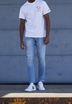 Jeans Tapered Fit - light-blue denim