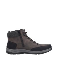Botas de media caña en marrón y negro con un upper texturizado, un cuello tipo suéter gris, cremallera lateral y suela de goma resistente.