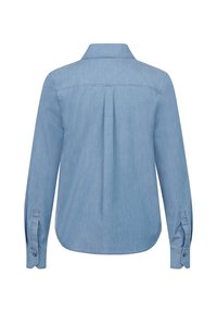Helles blaues Chambray-Hemd mit langen Ärmeln, Punktkragen und Rückenfalte. Verfügt über Knopfmanschetten und eine glatte Textur.