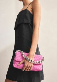 Next REGULAR FIT - Delninukė - hot pink