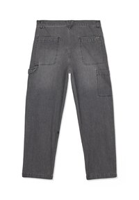 Jean gris foncé à jambe droite avec plusieurs grandes poches appliquées à l'arrière et sur les côtés, passants pour ceinture et détails de couture visibles.